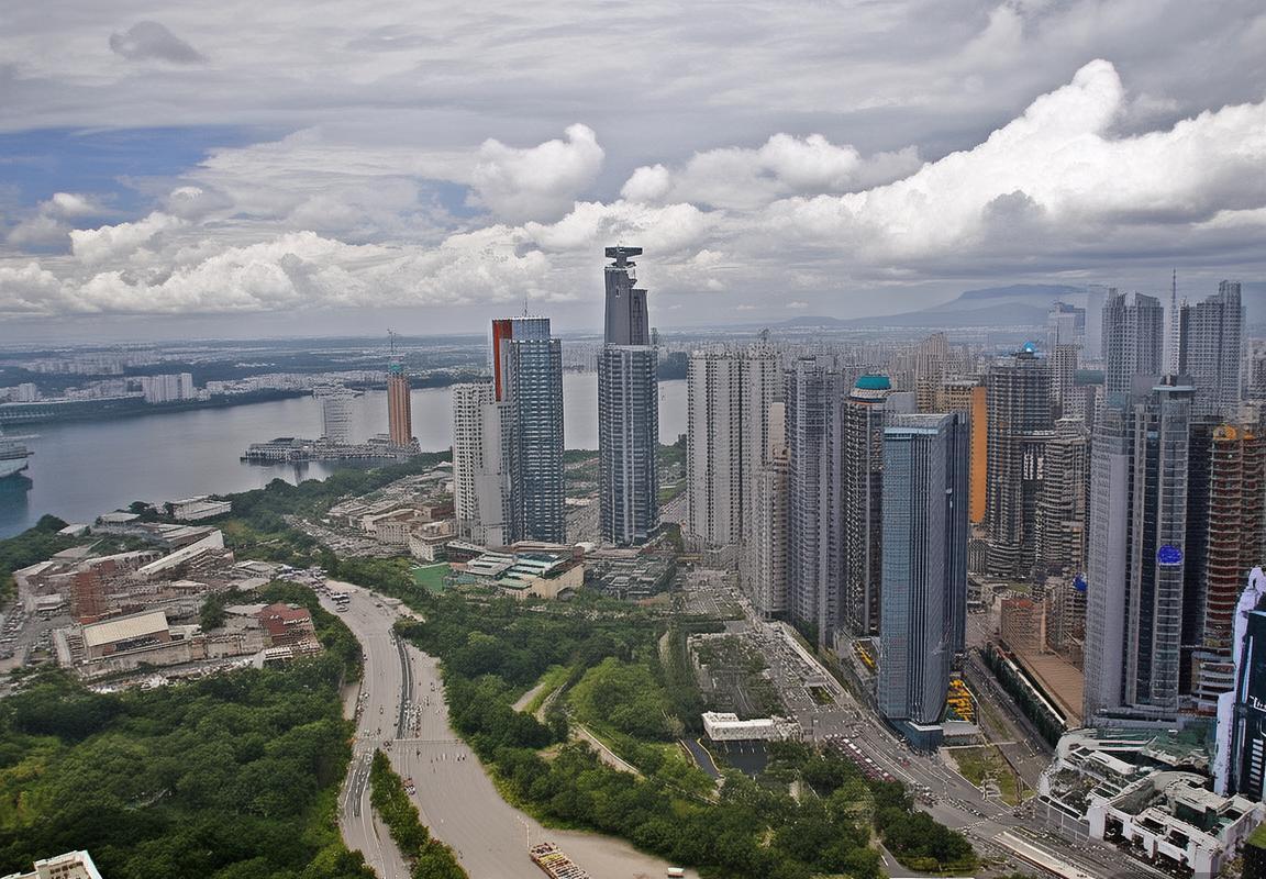 T1视野布控对阵IG莽夫式开团：英雄联盟战术分析中的视野控制与反制及团战风格对比